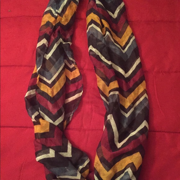 Chevron print infinity scarf🧣 - Picture 3 of 3